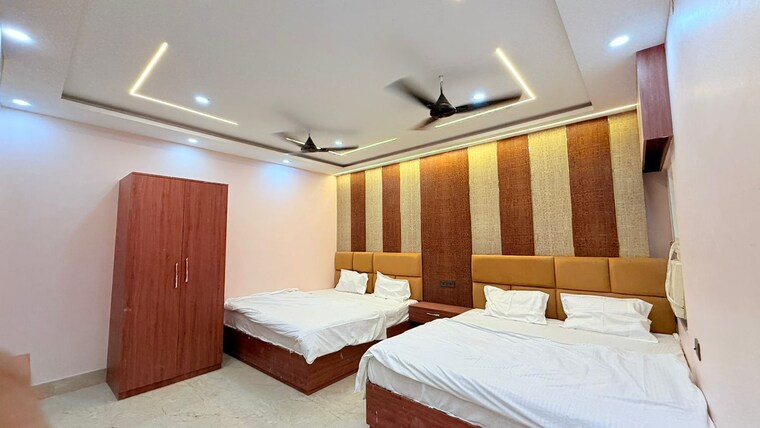 Room, malad east Pg For Girls In Malad East 9292393