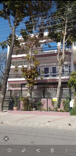 3 BHK + Pooja Room 250 Sq.Yd. Builder Floor in Sector 35