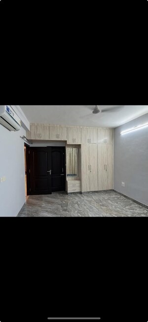 Room in 3 BHK Builder Floor at Sector 35 – for Rent