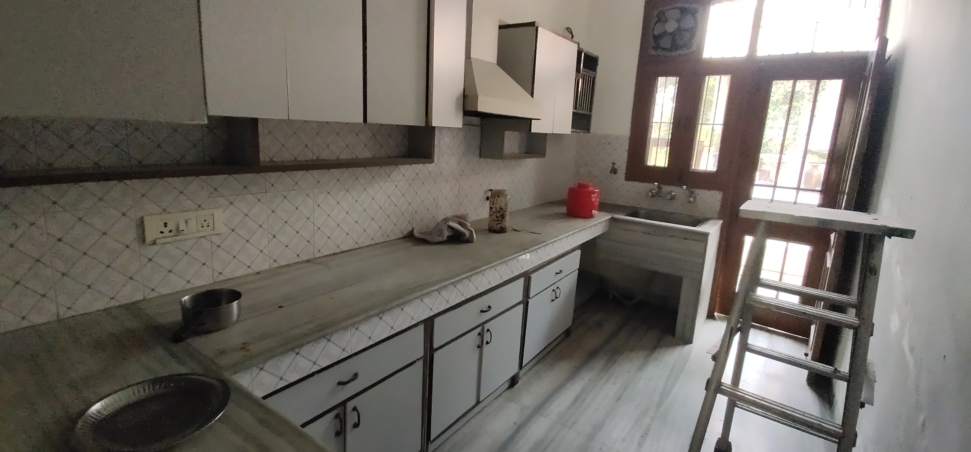 6 BHK + Servant Room Independent House For Rent in Sector 9