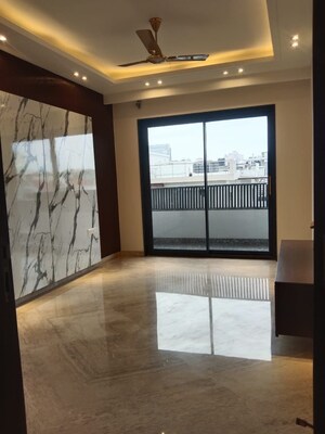 Room in 3 BHK Builder Floor at Sector 53 – for Rent