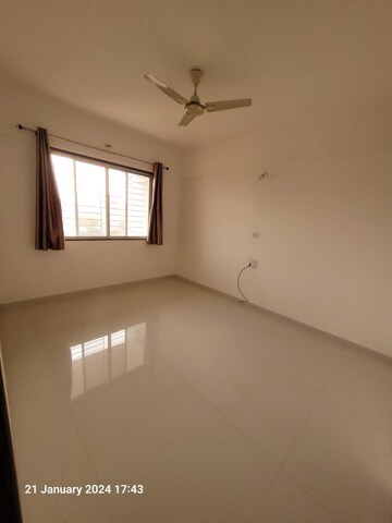Room in 2 BHK Apartment at Sukhwani Hermosa Casa, Mundhwa – for Rent