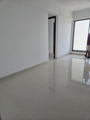 Room in 2 BHK Apartment at Lodha Bel Air, Jogeshwari West – for Rent