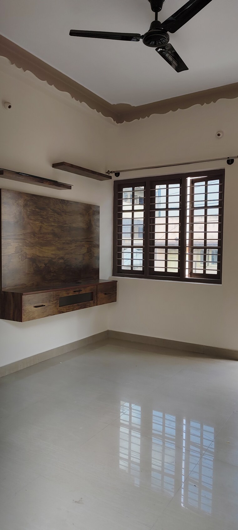 Room, halasuru 3 Bedroom 1000 Sq.Ft. Builder Floor In Halasuru Bangalore 9292577