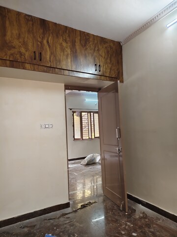 Room in 3 BHK Builder Floor at Halasuru – for Rent
