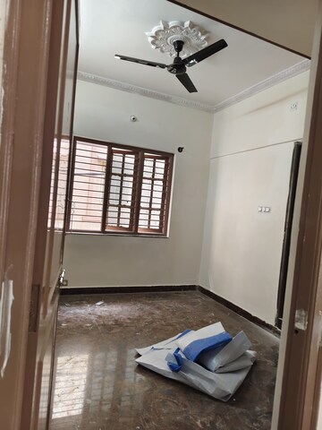Room in 3 BHK Builder Floor at Halasuru – for Rent