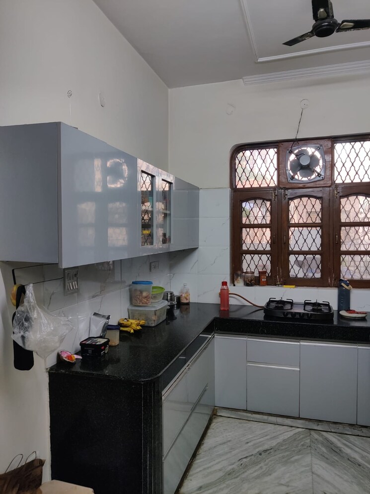 Kitchen, sector 19 3 Bedroom 250 Sq.Yd. Builder Floor In Sector 19 Faridabad 9292602