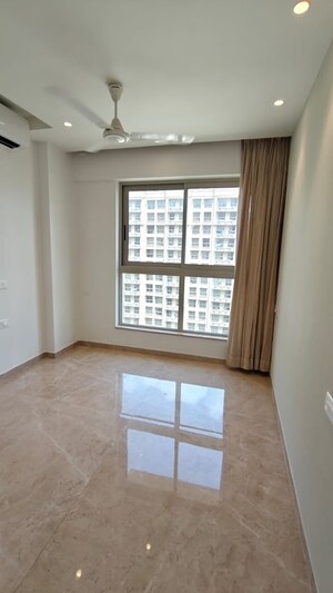 Room in 2 BHK Apartment at Hiranandani Highland, Powai – for Rent