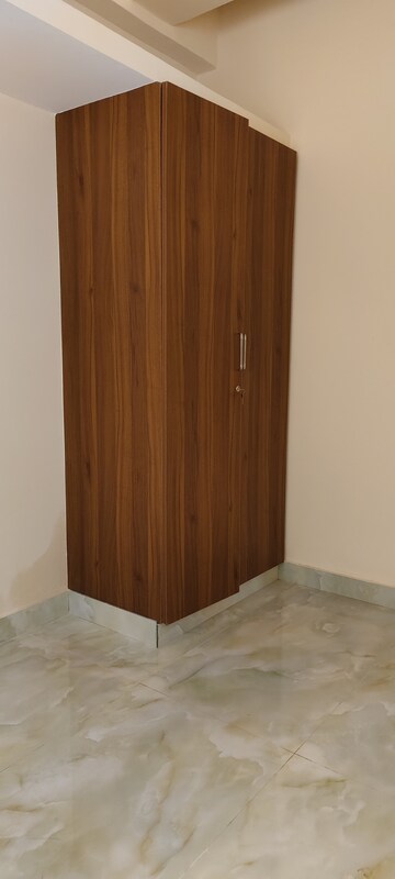 Room in 2 BHK Builder Floor at Halasuru – for Rent
