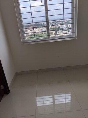 Room in 3 BHK Apartment at Honer Aquantis, Gopanpally – for Rent