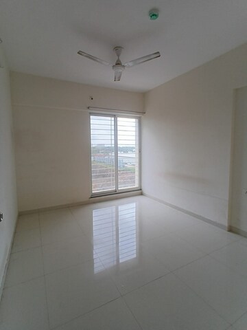 Room in 2 BHK Apartment at Mantra Insignia, Mundhwa – for Rent