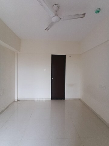 Room in 2 BHK Apartment at Mantra Insignia, Mundhwa – for Rent