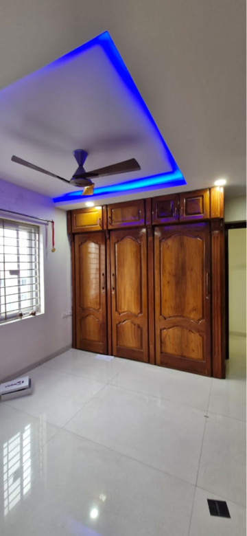 Bedroom in 3 BHK Builder Floor at Kondapur – for Rent