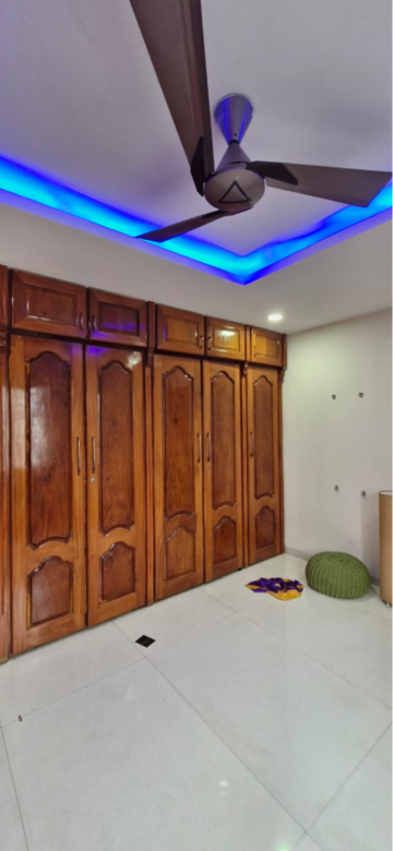 Bedroom in 3 BHK Builder Floor at Kondapur – for Rent