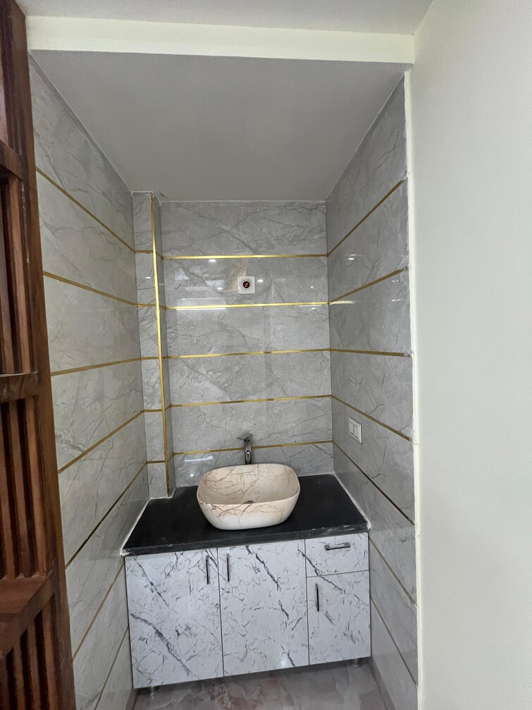 Bathroom, gms road 2 Bedroom 1200 Sq.Ft. Builder Floor In Gms Road Dehradun 9292797