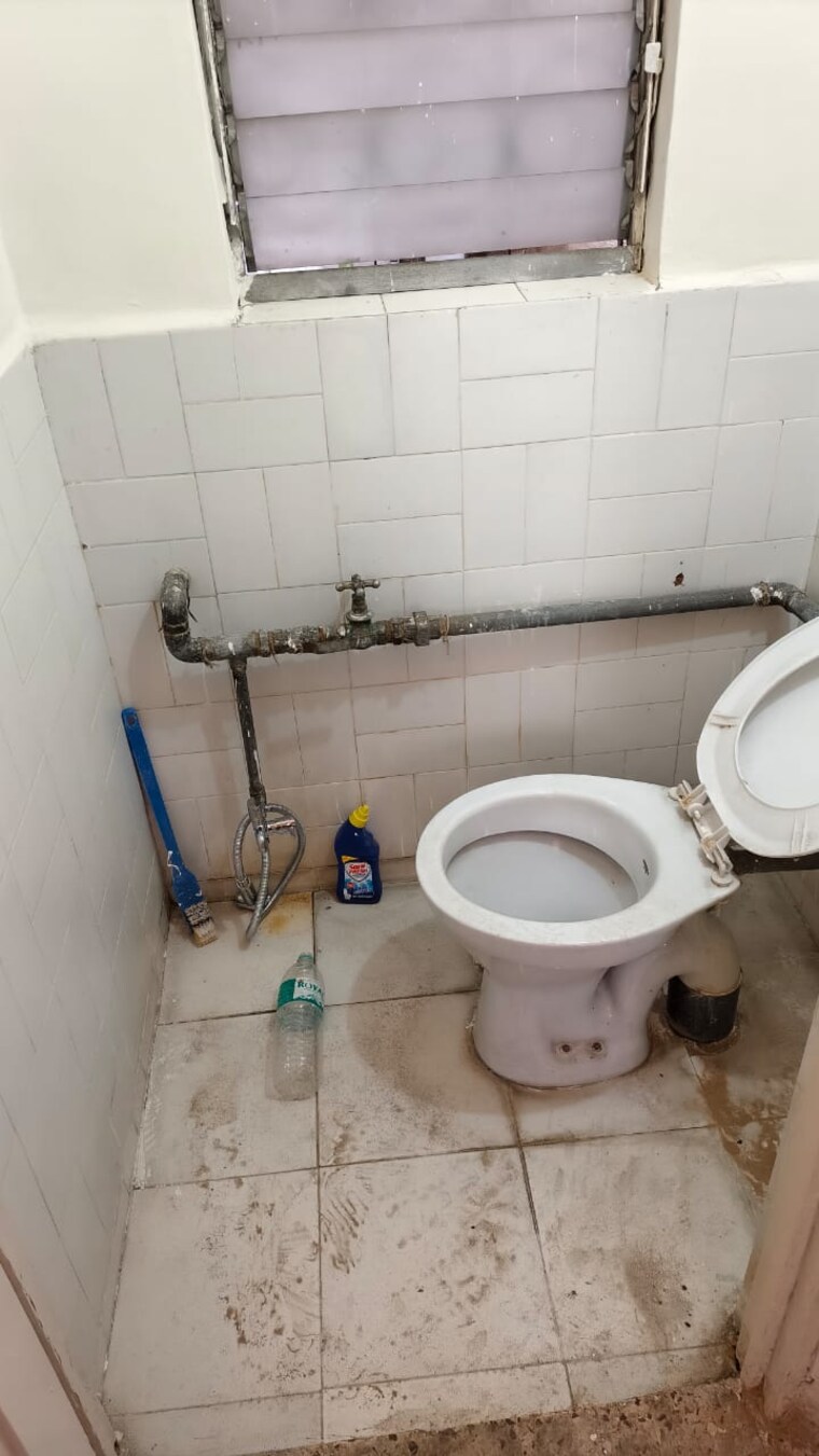 Bathroom, kalyani nagar 1 Bedroom 600 Sq.Ft. Apartment In Kalyani Nagar Pune 9292803