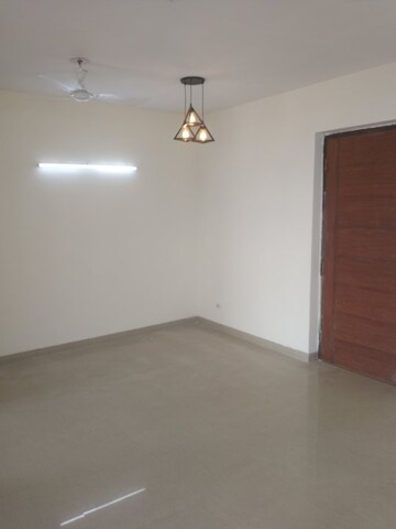 3.5 BHK Apartment For Rent in Emaar Emerald Floors Premier, Sector 65