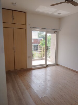 Room in 3 BHK Apartment at Sarita Vihar Pocket-G RWA, Sarita Vihar – for Rent