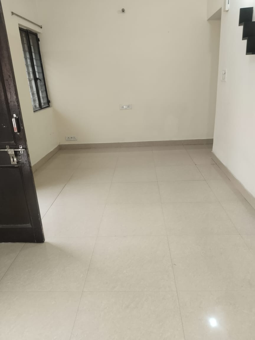 3 BHK + Pooja Room 2500 Sq.Ft. Apartment in RWA Apartments Sector 30