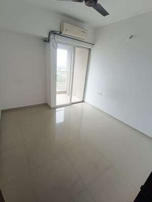 Room in 1 BHK Apartment at Mantra Insignia, Mundhwa – for Rent