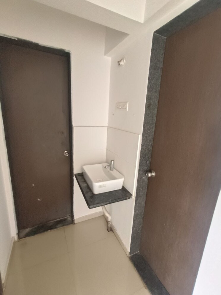 Bathroom, mantra-insignia 1 Bedroom 500 Sq.Ft. Apartment In Mundhwa Pune 9292870