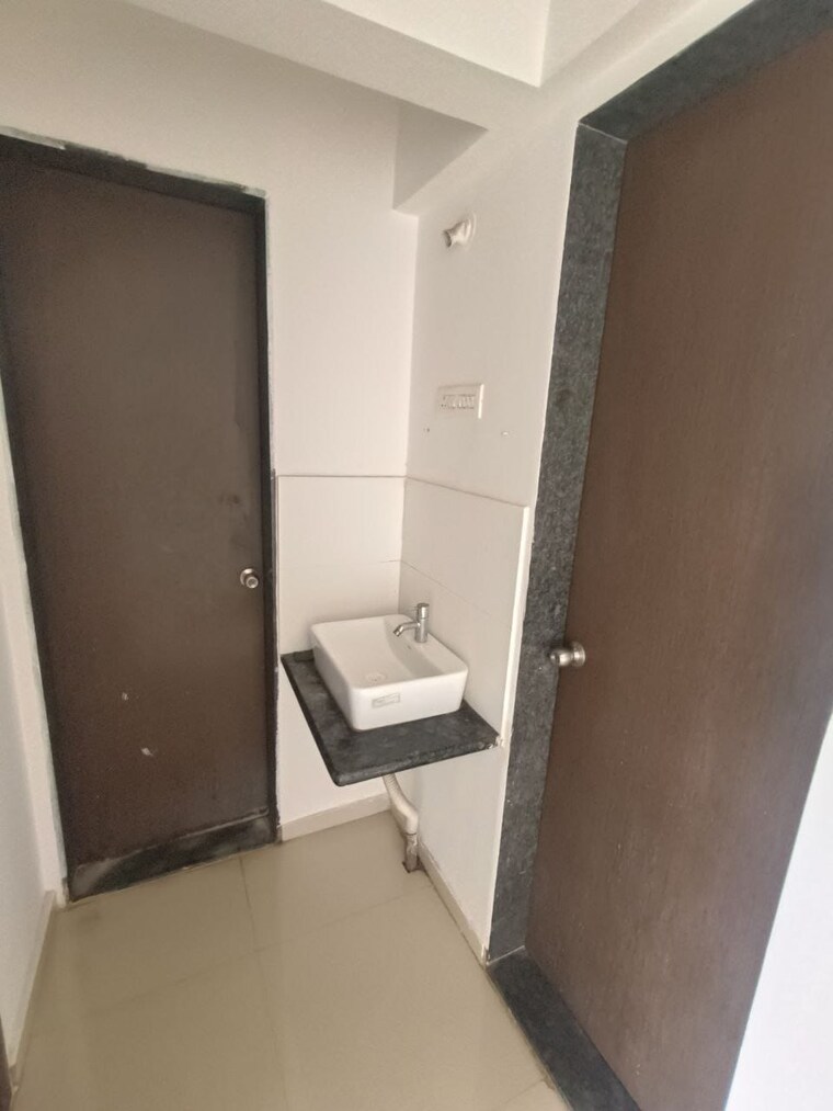 Bathroom, mantra-insignia 1 Bedroom 500 Sq.Ft. Apartment In Mundhwa Pune 9292870