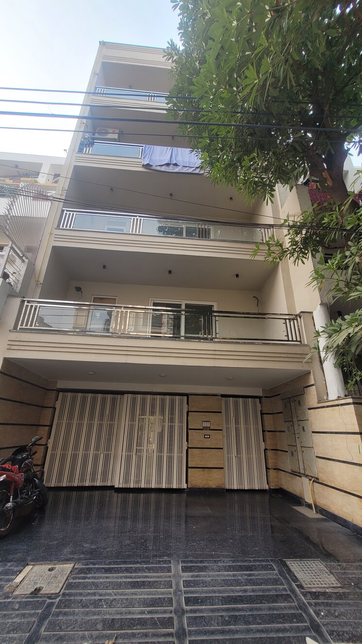 Exterior View, anand vihar 3 Bedroom 1500 Sq.Ft. Builder Floor In Anand Vihar Delhi 9292872