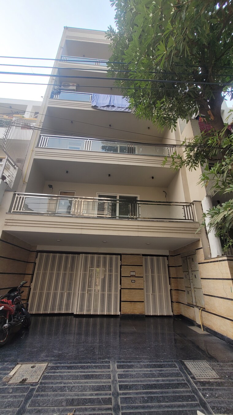 Exterior View, anand vihar 3 Bedroom 1500 Sq.Ft. Builder Floor In Anand Vihar Delhi 9292872