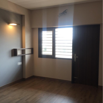 Room in 3 BHK Builder Floor at Vipul World Floors, Sector 48 – for Rent