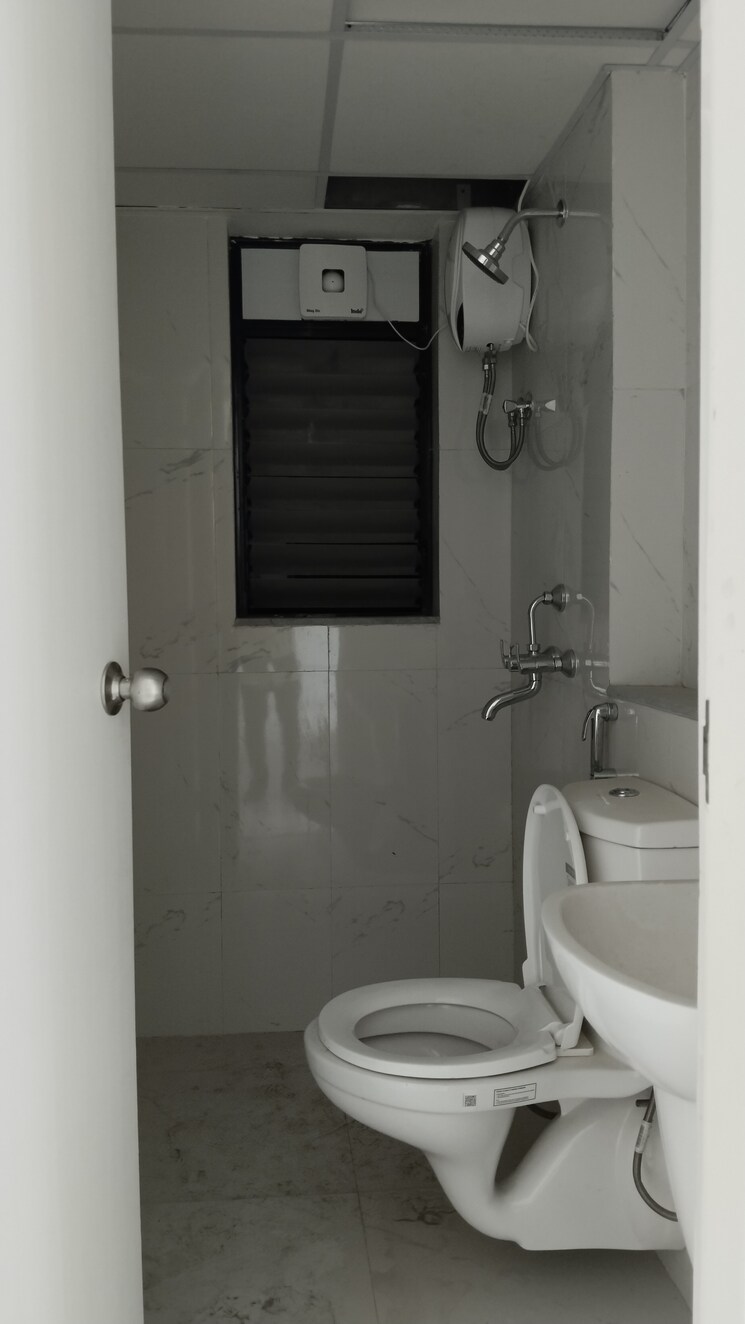 Bathroom, runwal-gardens-phase-2 2 Bedroom 670 Sq.Ft. Apartment In Dombivli East Thane 9292887