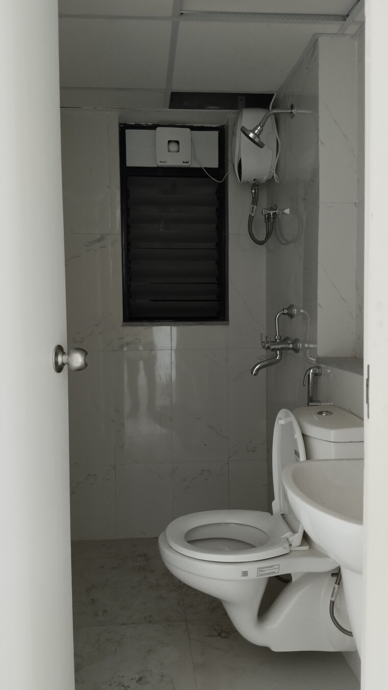 Bathroom, runwal-gardens-phase-2 2 Bedroom 670 Sq.Ft. Apartment In Dombivli East Thane 9292887