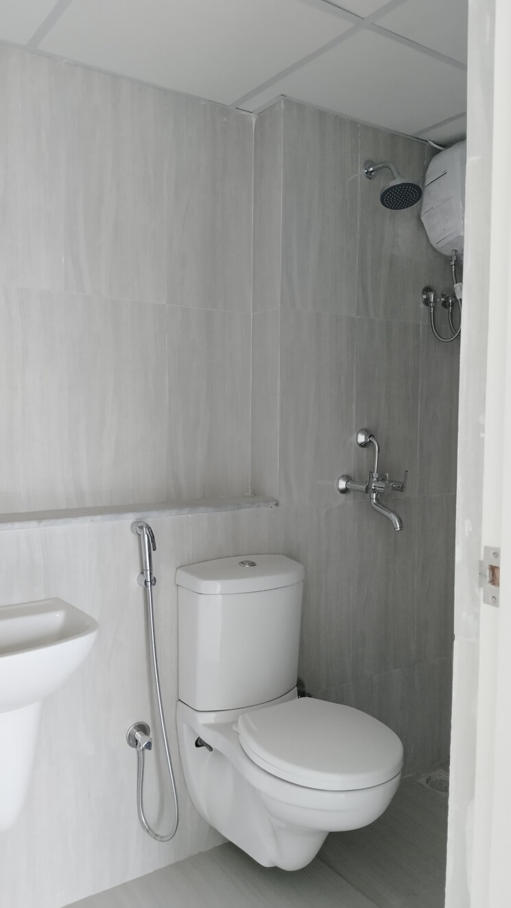Bathroom, runwal-gardens-phase-2 2 Bedroom 670 Sq.Ft. Apartment In Dombivli East Thane 9292887