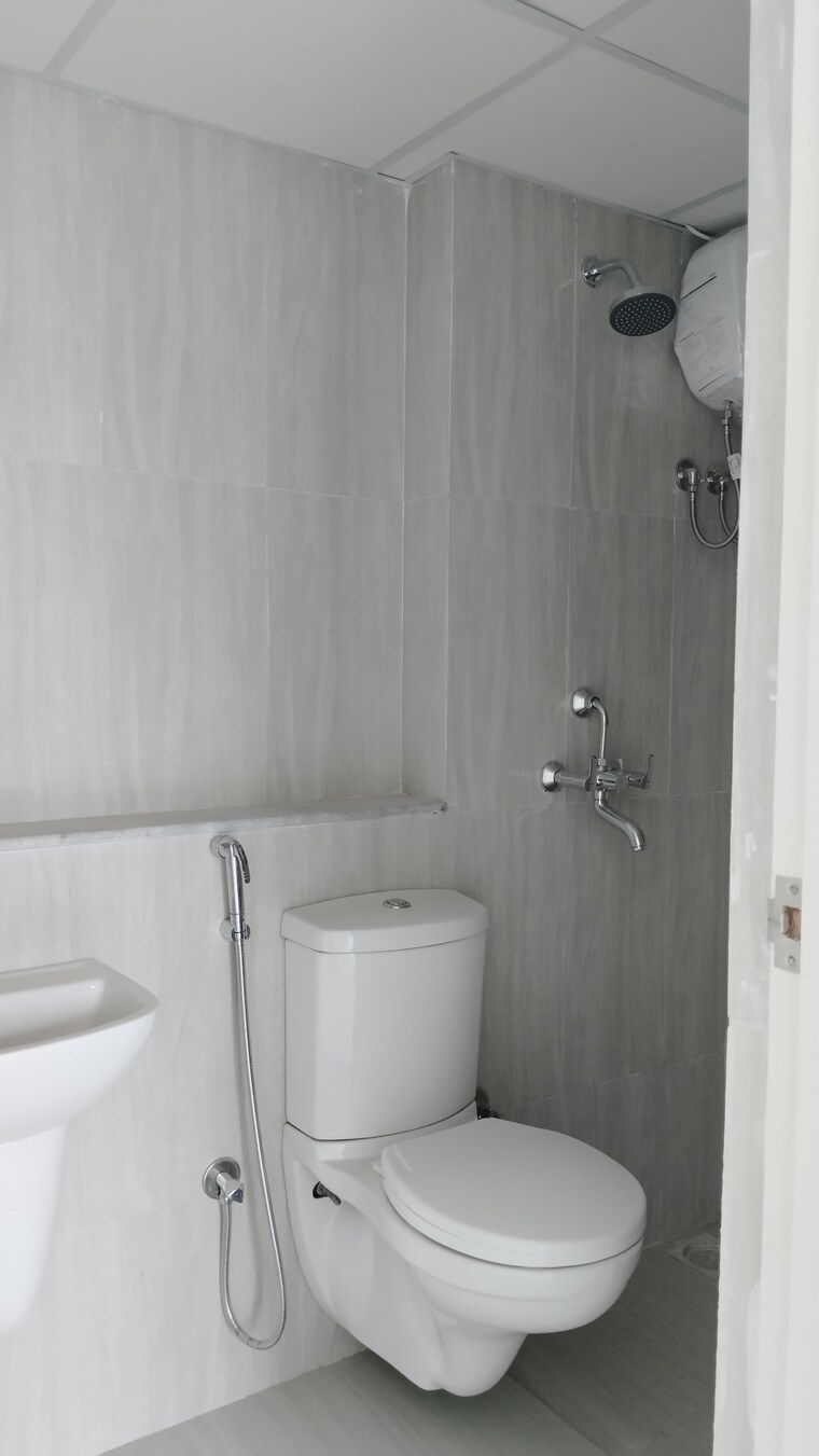 Bathroom, runwal-gardens-phase-2 2 Bedroom 670 Sq.Ft. Apartment In Dombivli East Thane 9292887