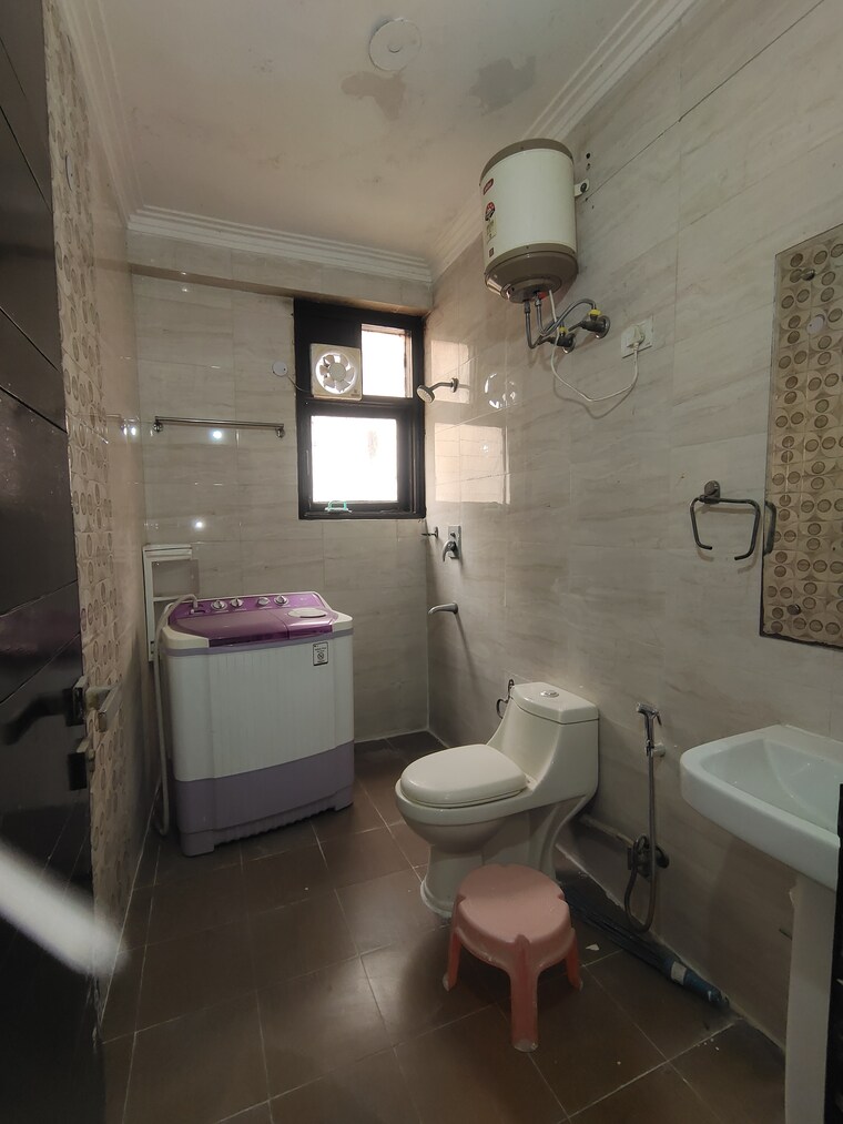 Bathroom, palm-residency-chhatarpur 3 Bedroom 1400 Sq.Ft. Builder Floor In Chattarpur Delhi 9292899