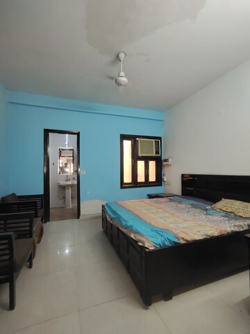 Bedroom in 3 BHK Builder Floor at Palm Residency Chhatarpur, Chattarpur – for Rent