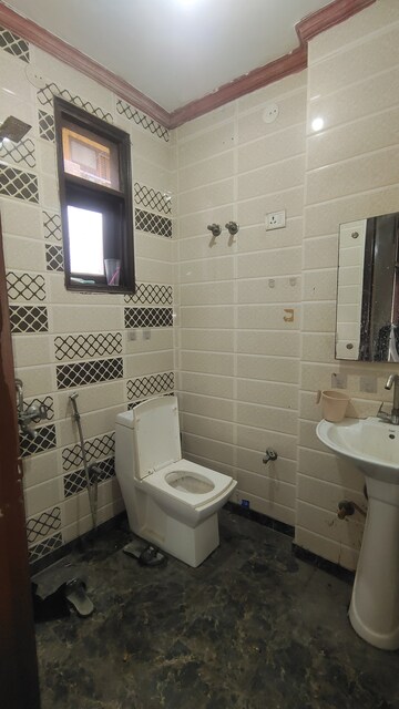 Bathroom in 2 BHK Builder Floor at Palm Residency Chhatarpur, Chattarpur – for Rent