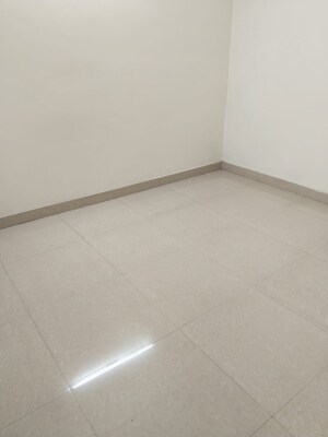 Room in 2 BHK Apartment at Arun Vihar Sector 37, Sector 37 – for Rent