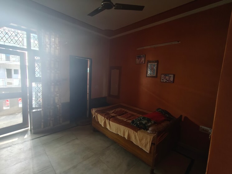 Bedroom, indraprastha colony 3 Bedroom 250 Sq.Yd. Builder Floor In Indraprastha Colony Faridabad 9292965