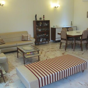 Living Room in 3 BHK Builder Floor at Unitech South City 1, South City 1 – for Rent