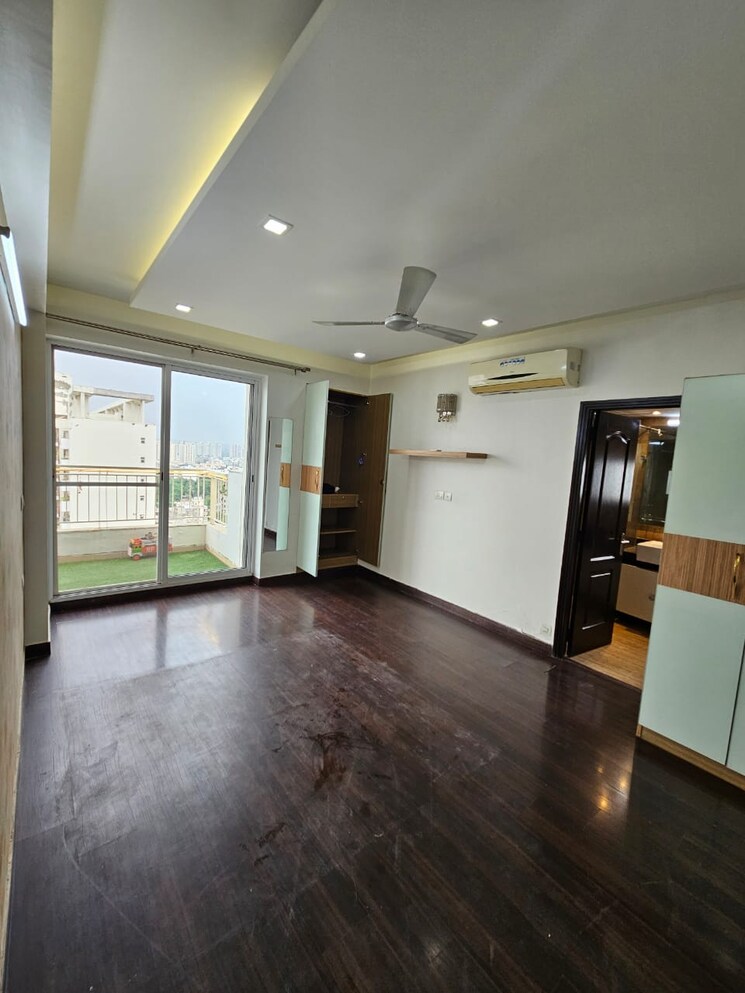 Living Room, bestech-park-view-spa-next 3 Bedroom 1935 Sq.Ft. Apartment In Sector 67 Gurgaon 9292978