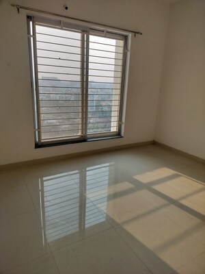 Room in 2 BHK Apartment at Goel Ganga Altus, Kharadi – for Rent