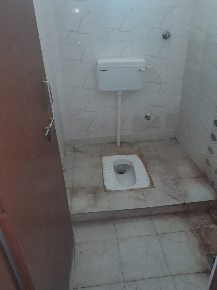 Bathroom, lowadih 3 Bedroom 1400 Sq.Ft. Apartment In Lowadih Ranchi 9293004