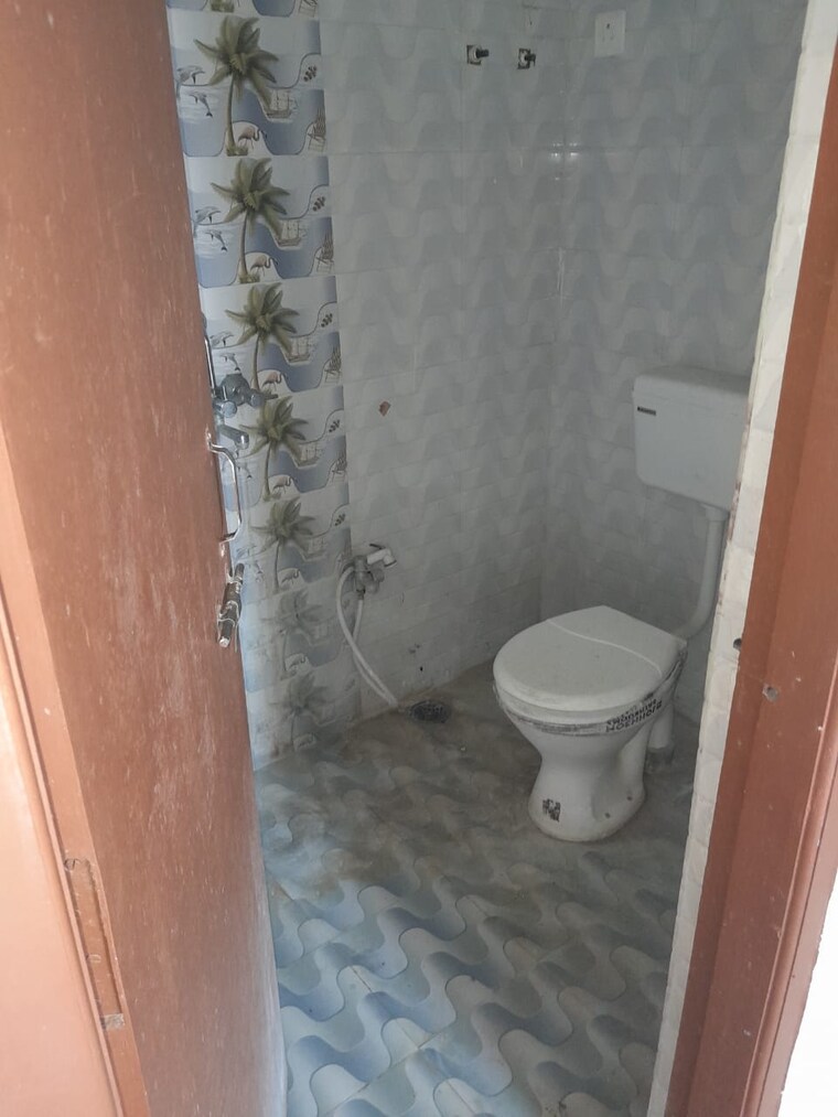 Bathroom, lowadih 3 Bedroom 1400 Sq.Ft. Apartment In Lowadih Ranchi 9293004