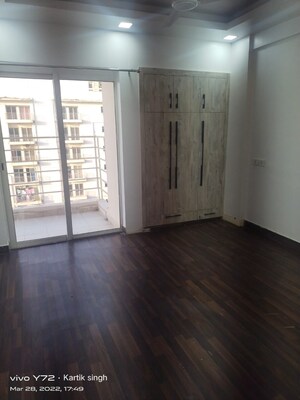 Room in 3.5 BHK Apartment at Sector 168 – for Rent