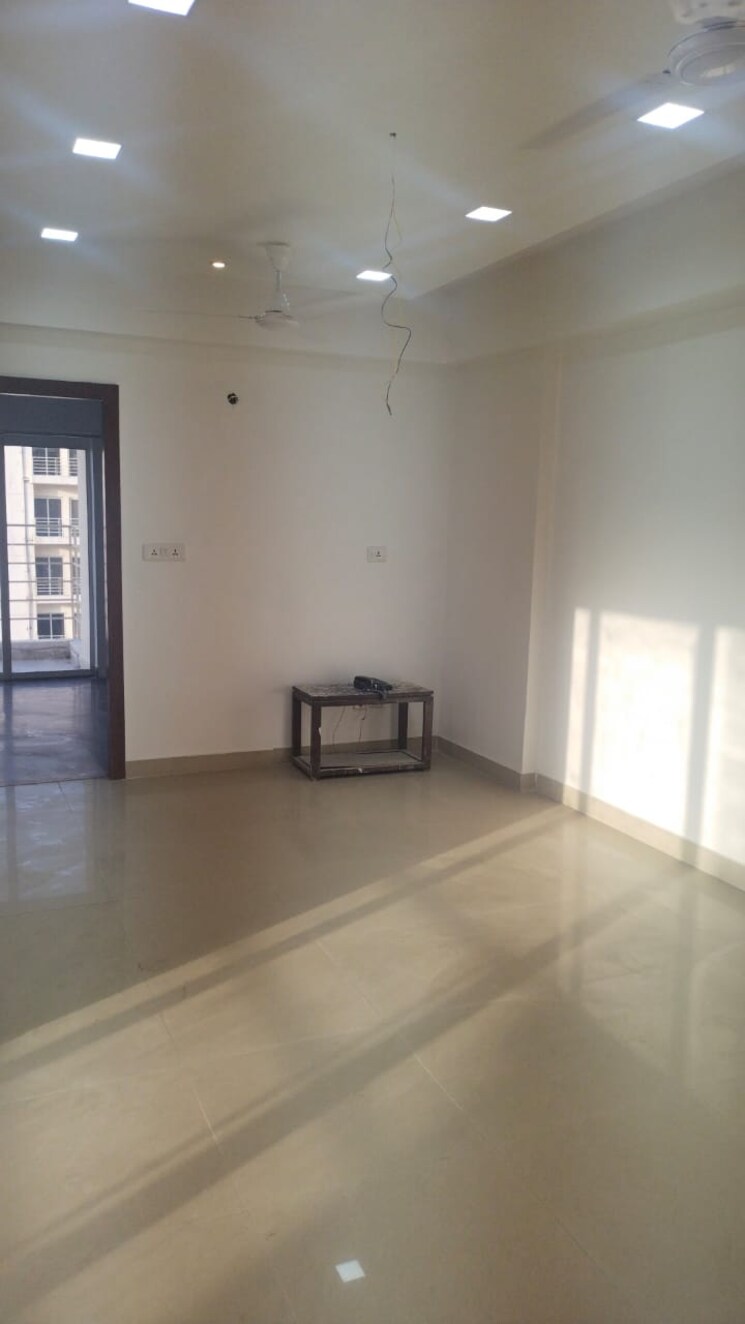 Room, sector 168 3.5 Bedroom 1625 Sq.Ft. Apartment In Sector 168 Noida 9293016