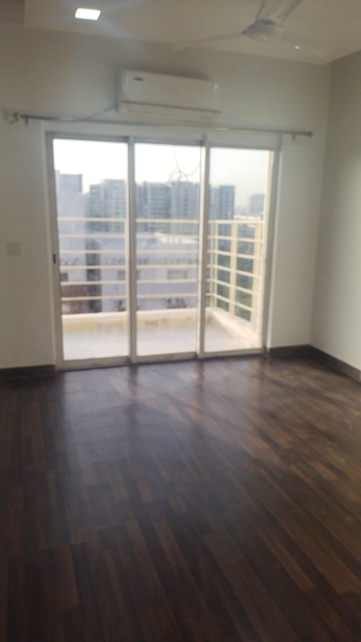 3.5 BHK + Servant Room Apartment For Rent in Paras Seasons Sector 168 