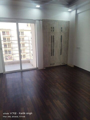 Room in 3.5 BHK Apartment at Sector 168 – for Rent