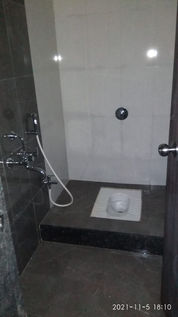 Bathroom, sankla-satyam-niranjani 1 Bedroom 476 Sq.Ft. Apartment In Hadapsar Pune 9293017
