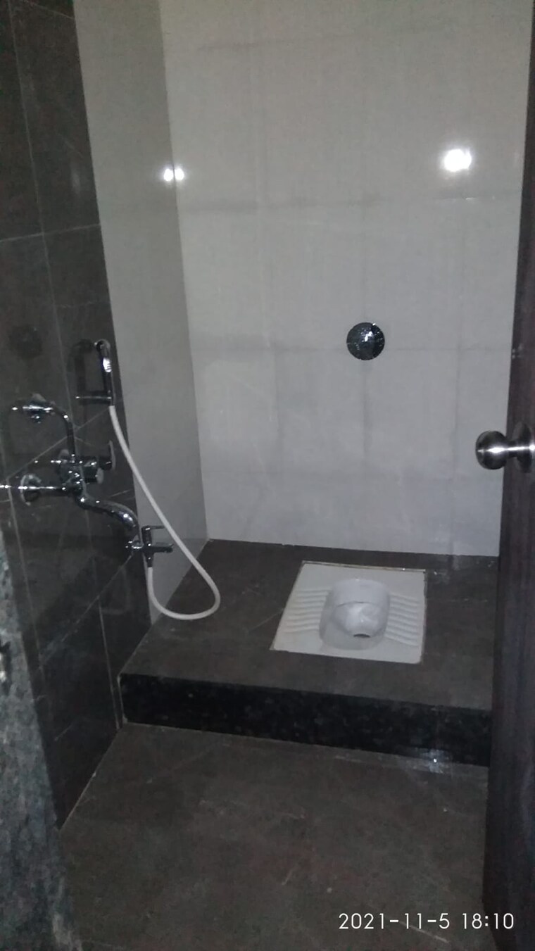 Bathroom, sankla-satyam-niranjani 1 Bedroom 476 Sq.Ft. Apartment In Hadapsar Pune 9293017