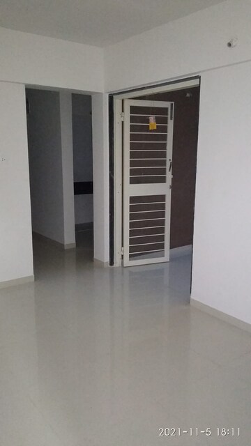 Room in 1 BHK Apartment at Sankla Satyam Niranjani, Hadapsar – for Rent